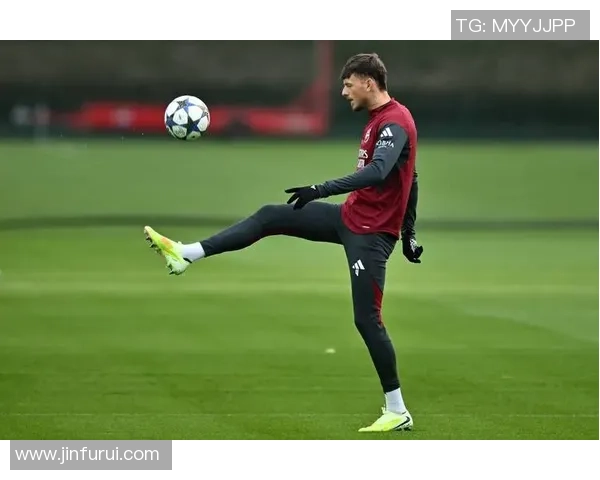 欧冠历史冷门：里昂狂胜阿森纳五球大捷帽子戏法引爆全场